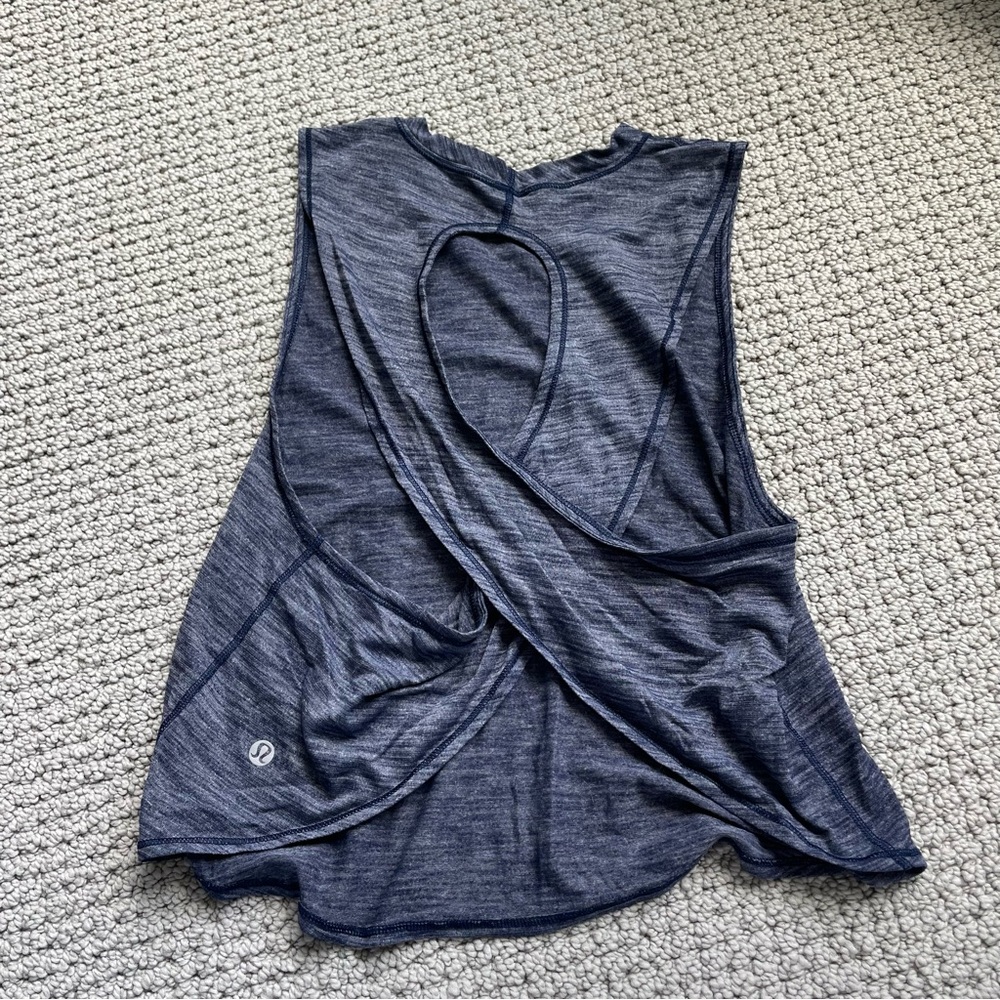 LULULEMON top